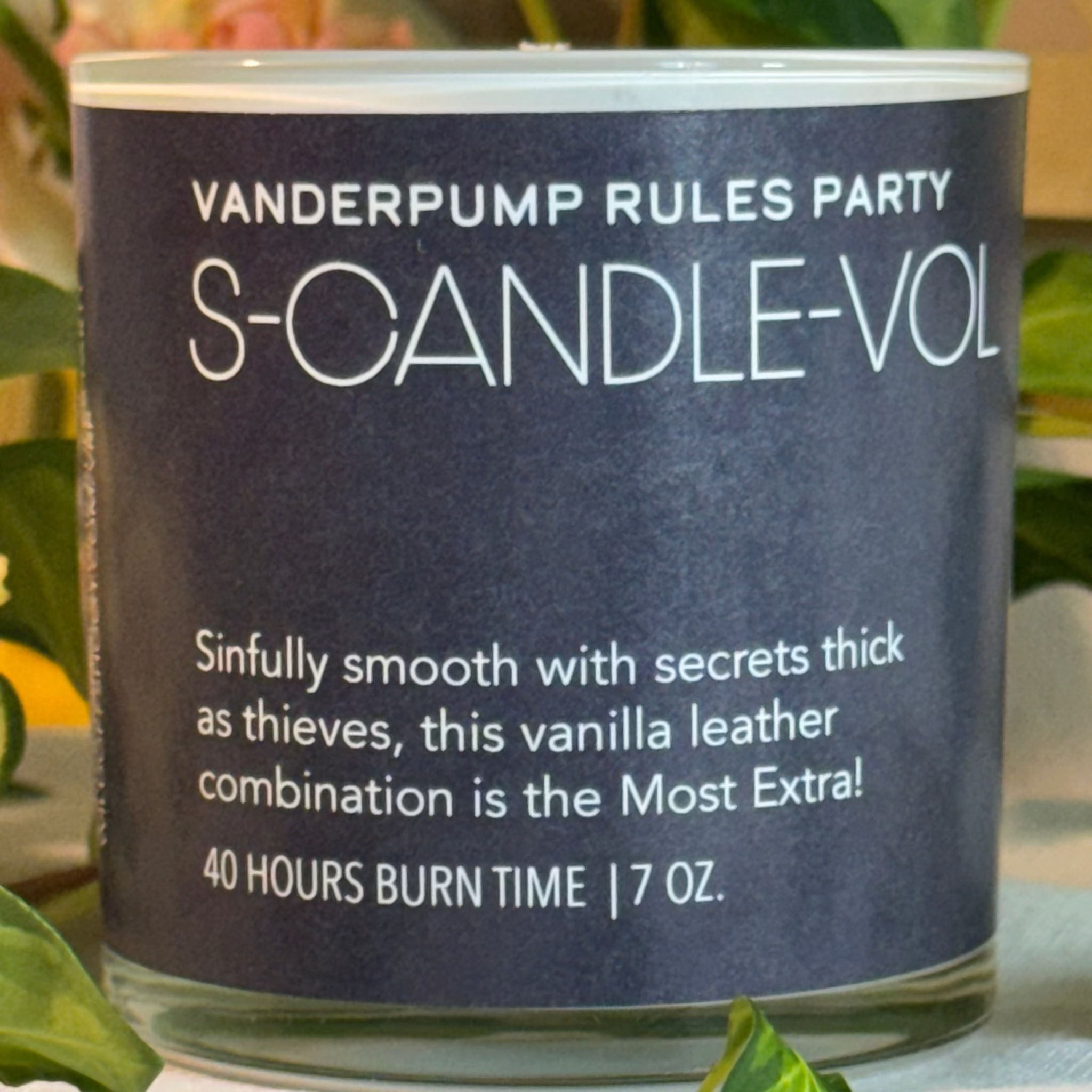 S-CANDLE-VOL - hints of vanilla and leather - 7 oz candle